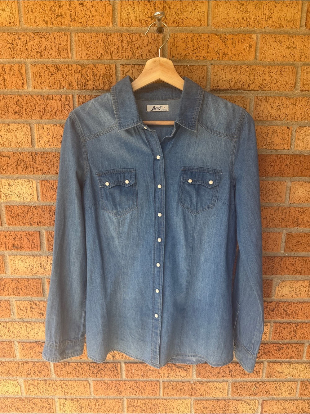 Inso Activewear Chambray Western Long Sleeves Shirt Snaps Women’s Light Blue